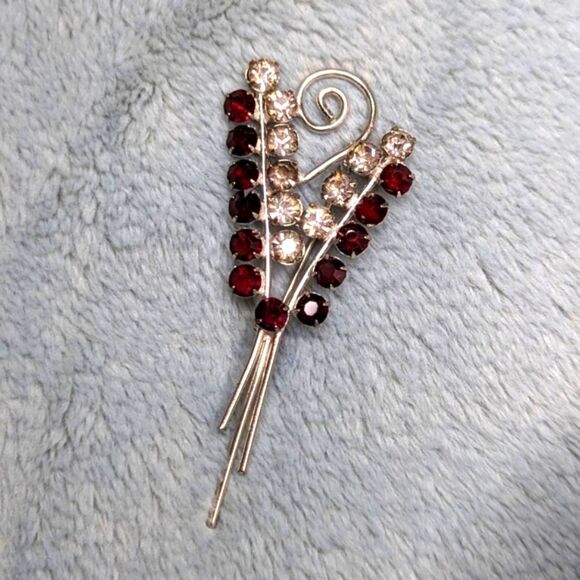 Vintage 60's Clear and Red Rhinestone - Silvertone Spray Brioche - Picture 1 of 11